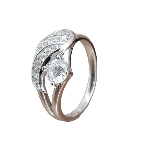 Angel Wing Silver and Zircon Ring - Picture 5 of 5